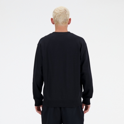 Sebastian is wearing size M and is 6'2"/188cm. Chest: 38.75"/98.4cm, Waist: 32"/81.3cm, Hips: 39"/99cm