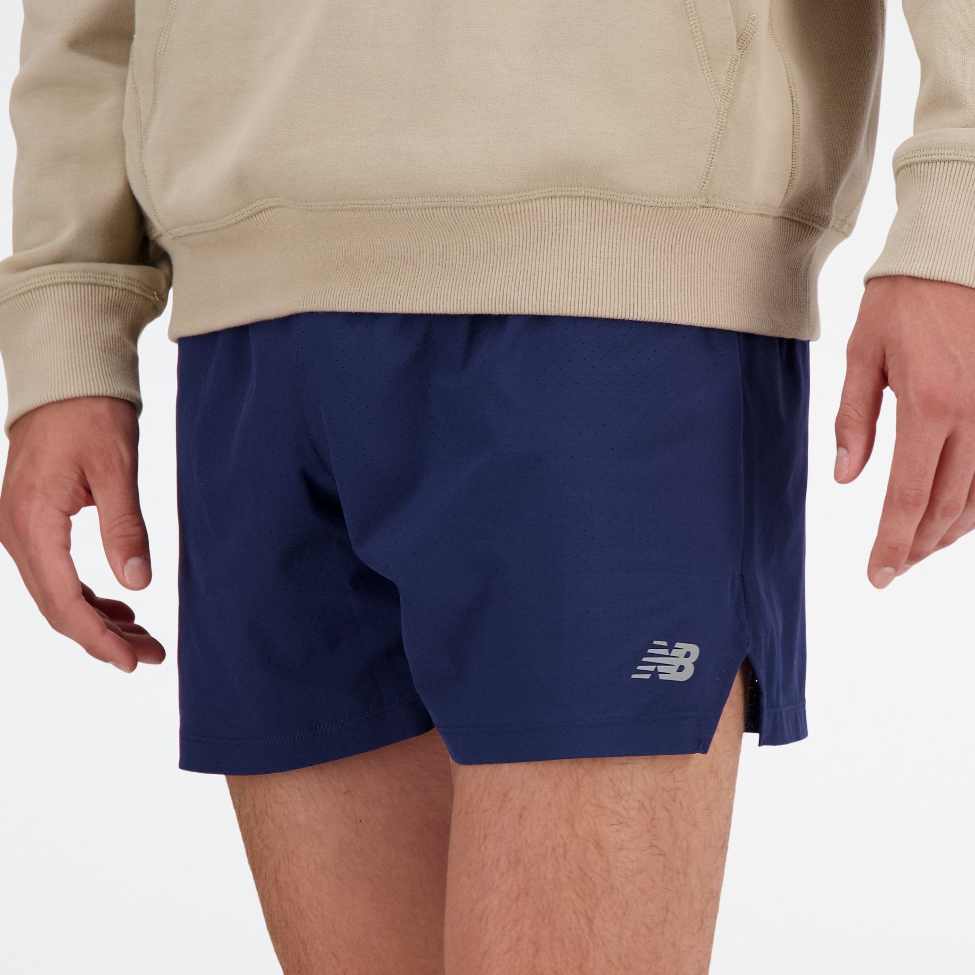 Sebastian is wearing size M and is 6'2"/188cm. Chest: 38.75"/98.4cm, Waist: 32"/81.3cm, Hips: 39"/99cm