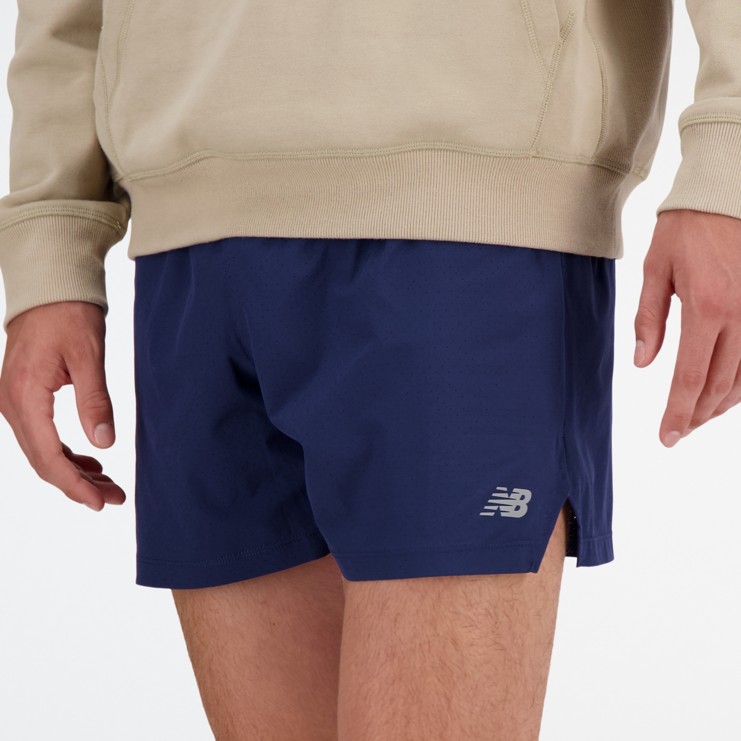 Sebastian is wearing size M and is 6'2"/188cm. Chest: 38.75"/98.4cm, Waist: 32"/81.3cm, Hips: 39"/99cm