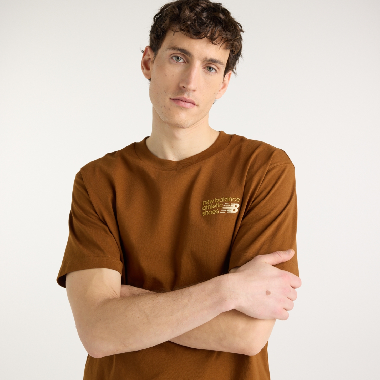 New Balance Athletics プレミアムロゴスウェットショートスリーブTシャツ, MT41908BFT