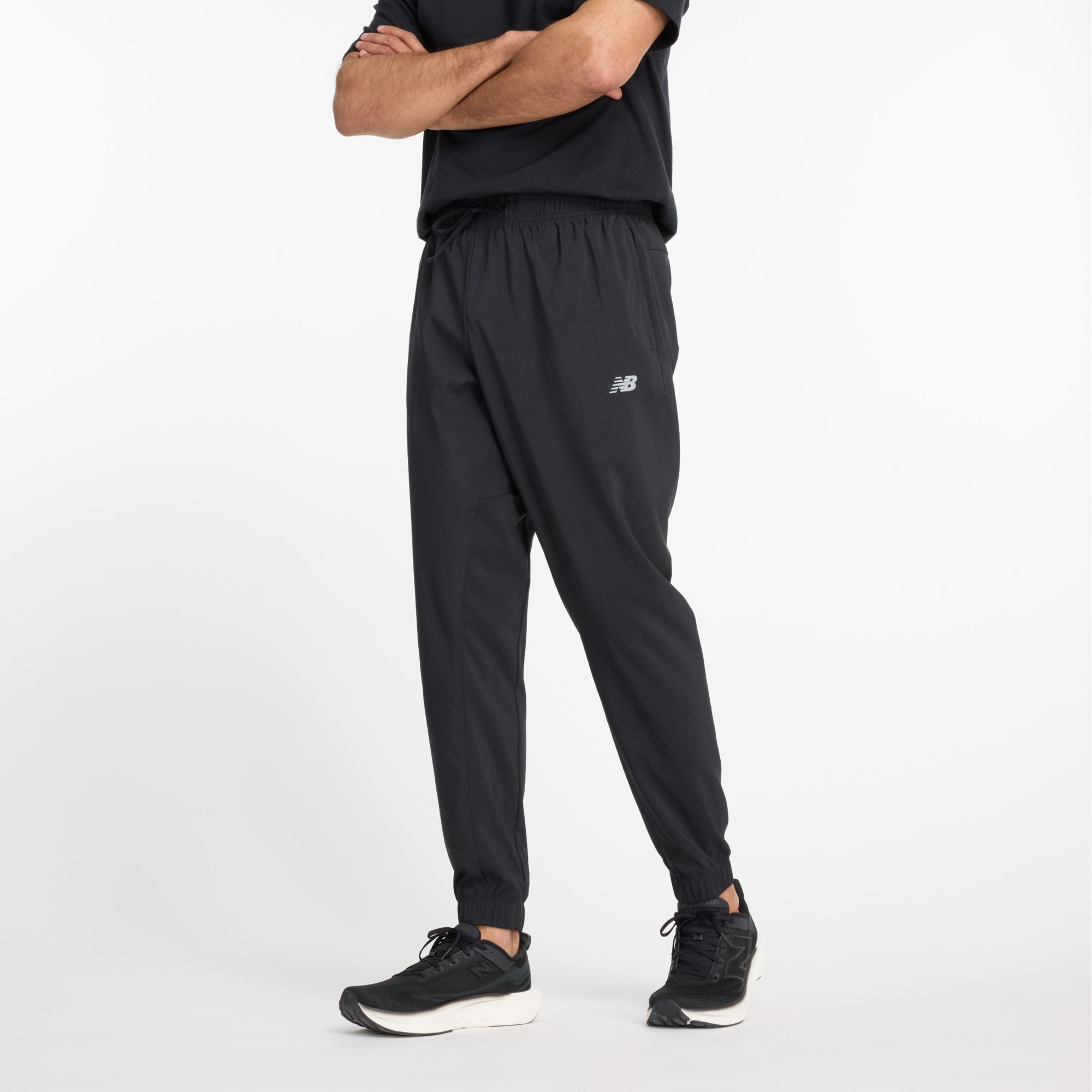 Ngawang is wearing size M and is 6'1.5"/187cm. Chest: 39.5"/100.3cm, Waist: 33"/83.8cm, Hips: 40"/101.6cm