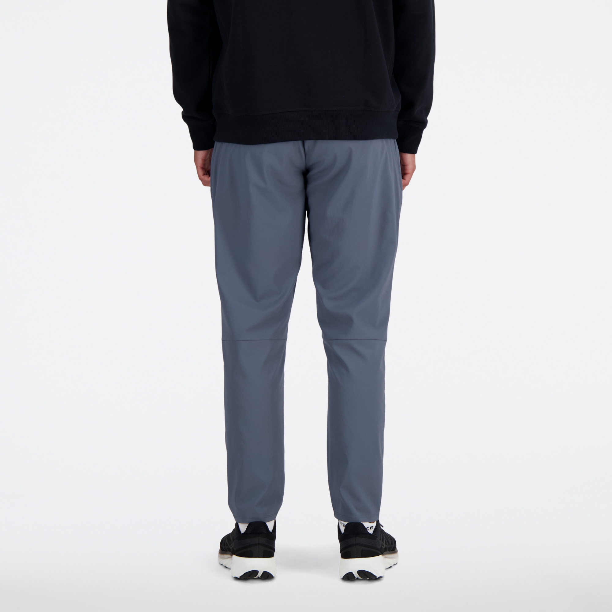 Ngawang is wearing size M and is 6'1.5"/187cm. Chest: 39.5"/100.3cm, Waist: 33"/84cm, Hips: 40"/102cm