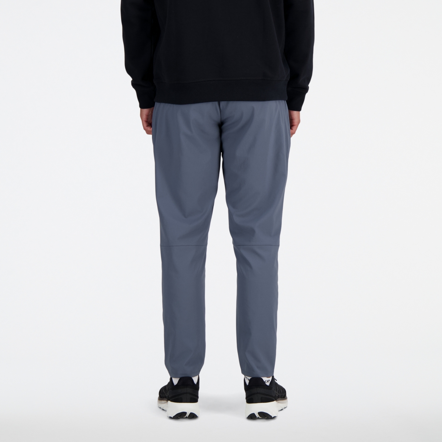 Ngawang is wearing size M and is 6'1.5"/187cm. Chest: 39.5"/100.3cm, Waist: 33"/84cm, Hips: 40"/102cm