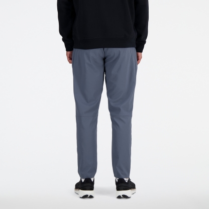 Ngawang is wearing size M and is 6'1.5"/187cm. Chest: 39.5"/100.3cm, Waist: 33"/84cm, Hips: 40"/102cm