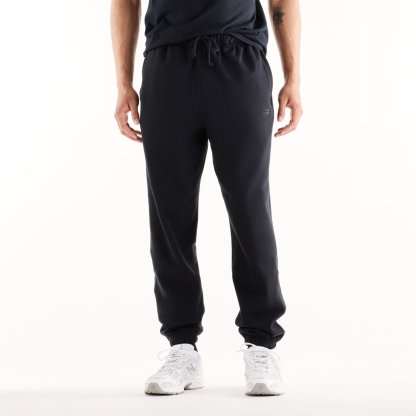 Sebastian is wearing size M and is 6'2"/188cm. Chest: 38.75"/98.4cm, Waist: 32"/81.3cm, Hips: 39"/99cm