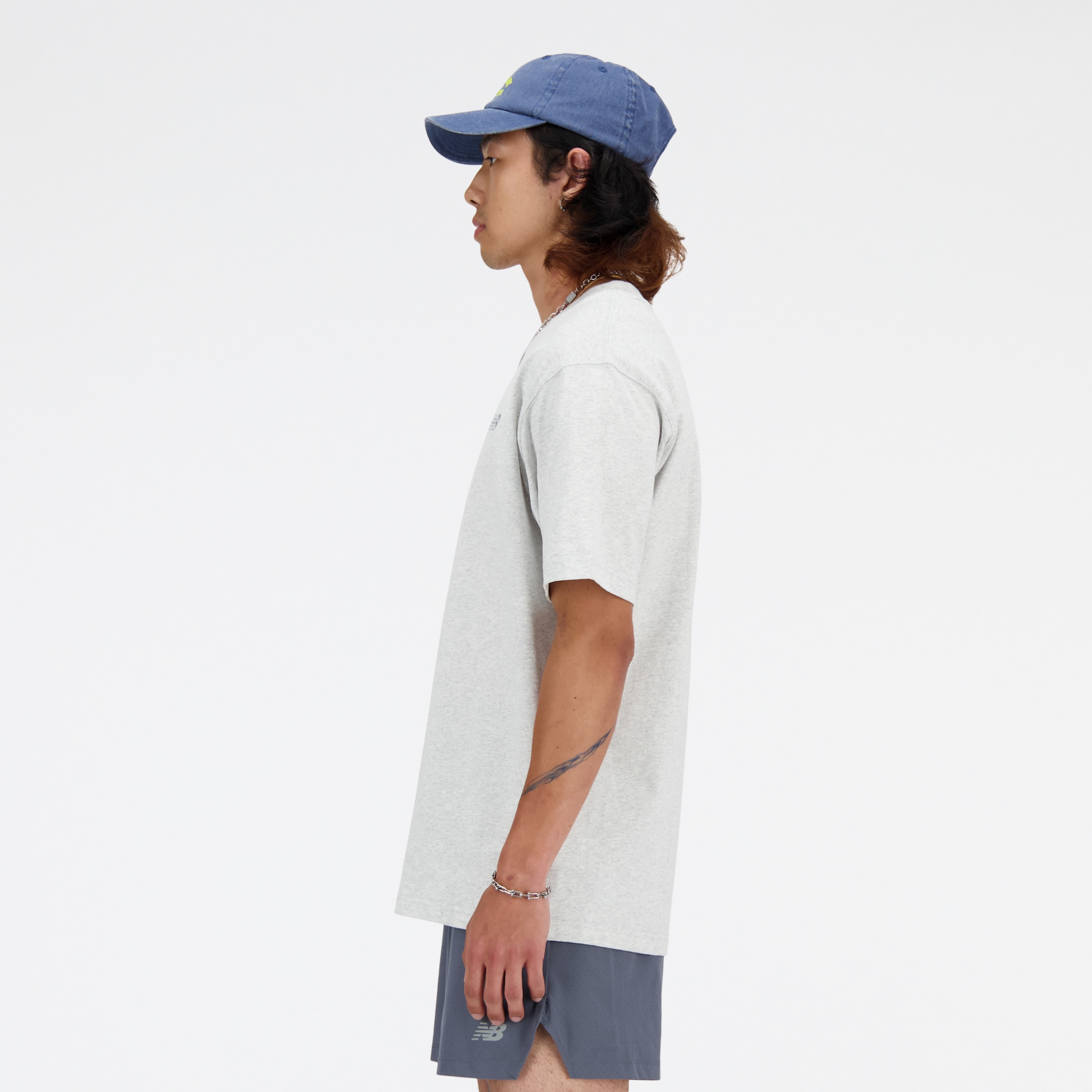 Tyler is wearing size M and is 6'/182.8cm. Chest: 36.25"/92cm, Waist: 29.5"/75cm, Hips: 37"/94cm