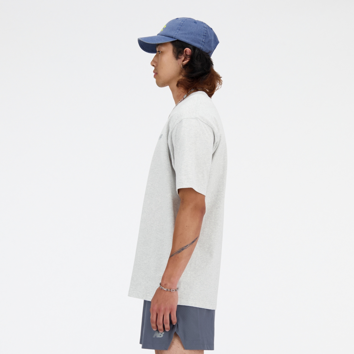 Tyler is wearing size M and is 6'/182.8cm. Chest: 36.25"/92cm, Waist: 29.5"/75cm, Hips: 37"/94cm