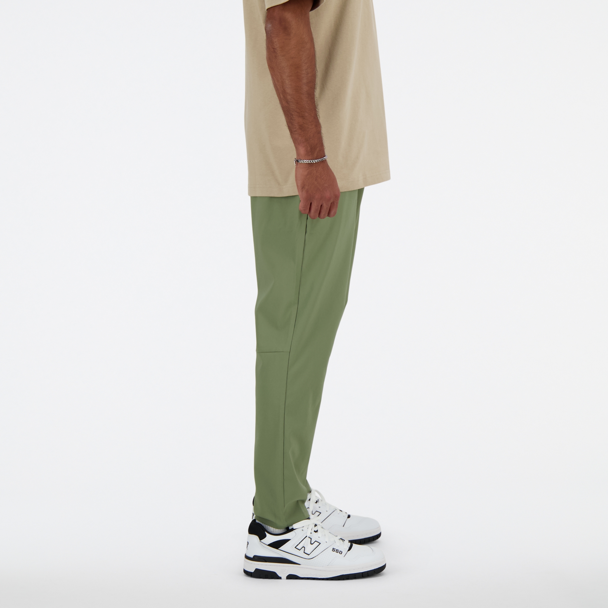 Pranav is wearing size M and is 6'/182.8cm. Waist: 30.5"/77.5cm