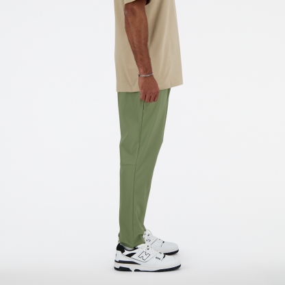 Pranav is wearing size M and is 6'/182.8cm. Waist: 30.5"/77.5cm