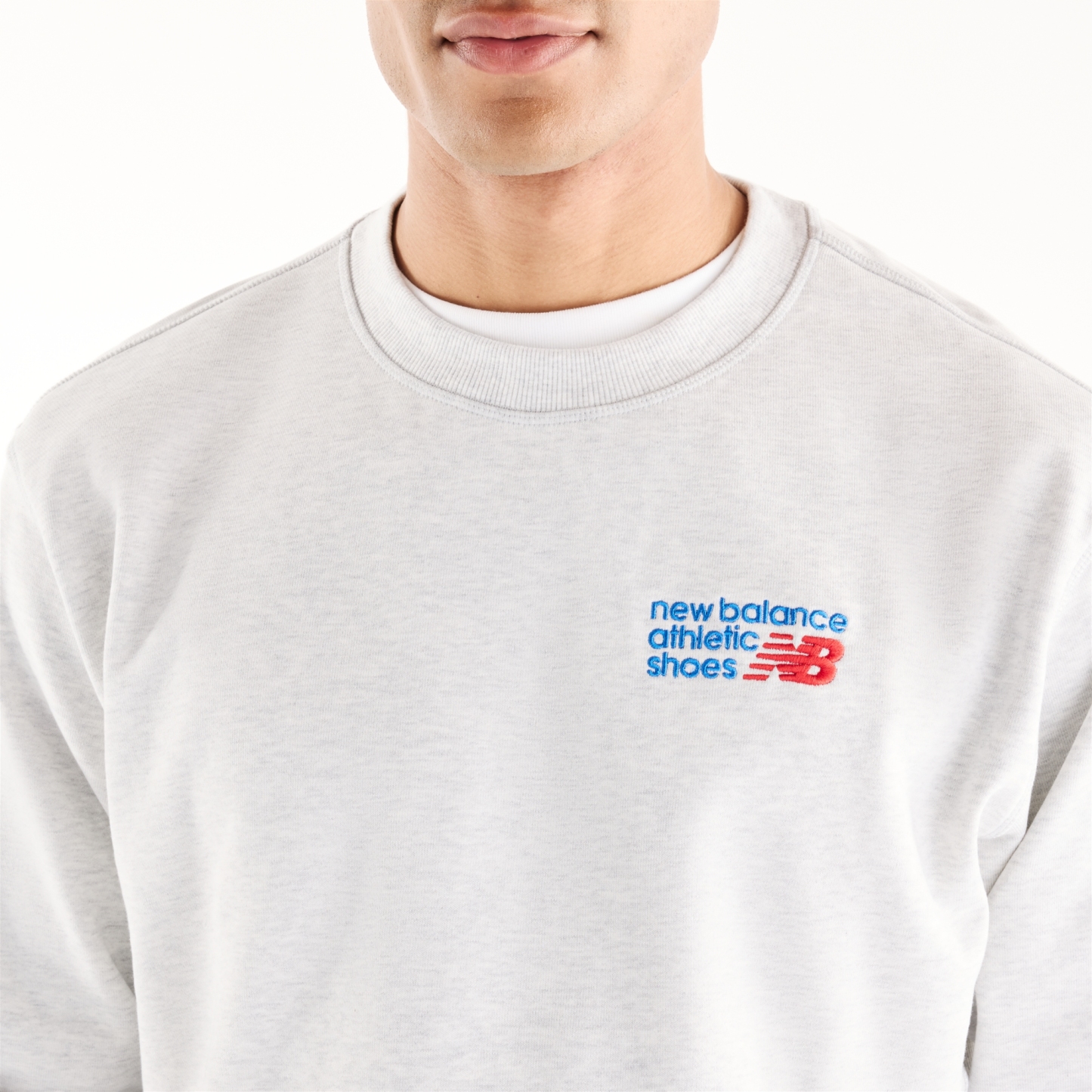 Tyler is wearing size M and is 6'/182.8cm. Chest: 36.25"/92cm, Waist: 29.5"/75cm, Hips: 37"/94cm