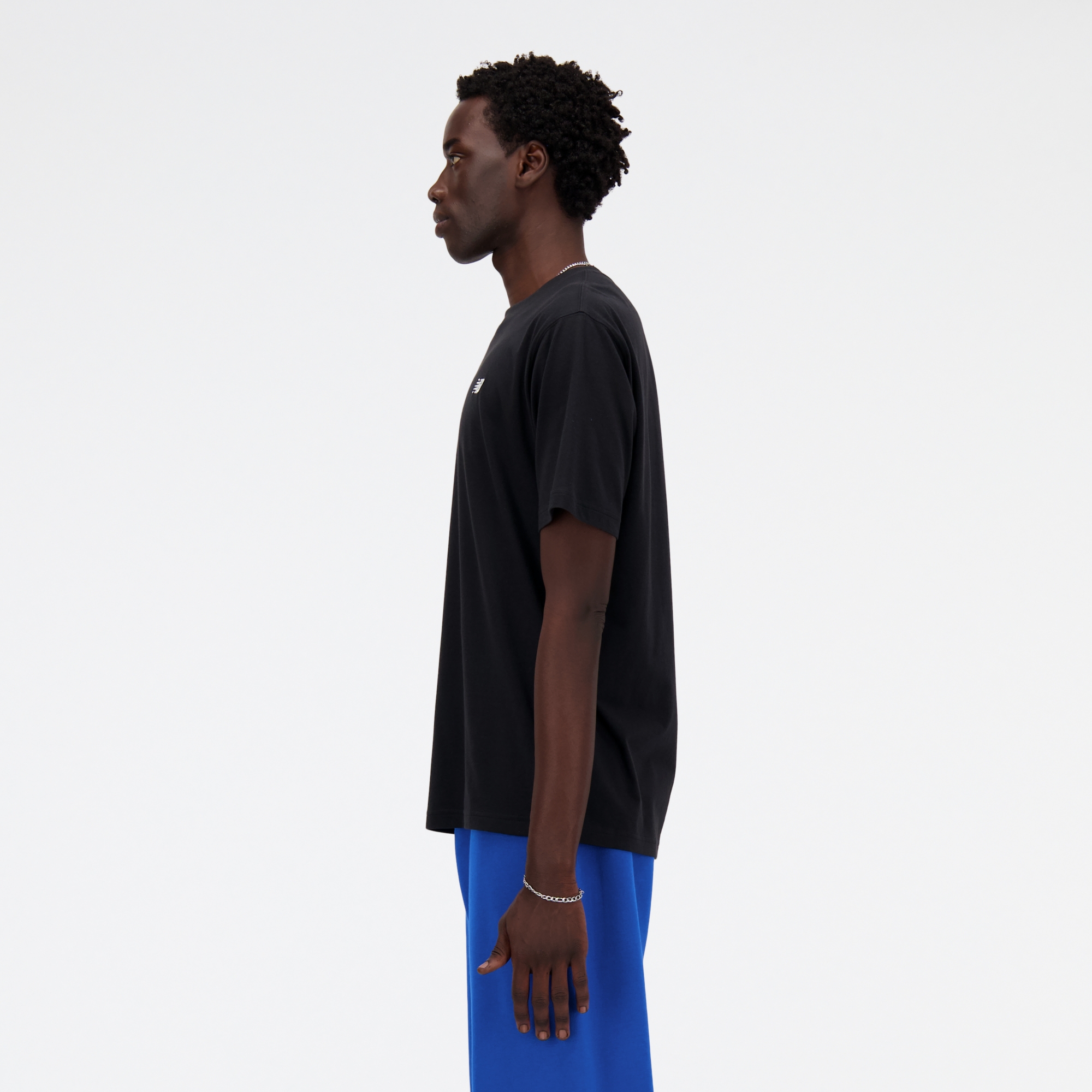 Mohamed is wearing size M and is 6'3"/190.5cm. Chest: 36.5"/92.7cm, Waist: 26.5"/67.3cm, Hips: 38.5"/97.8cm