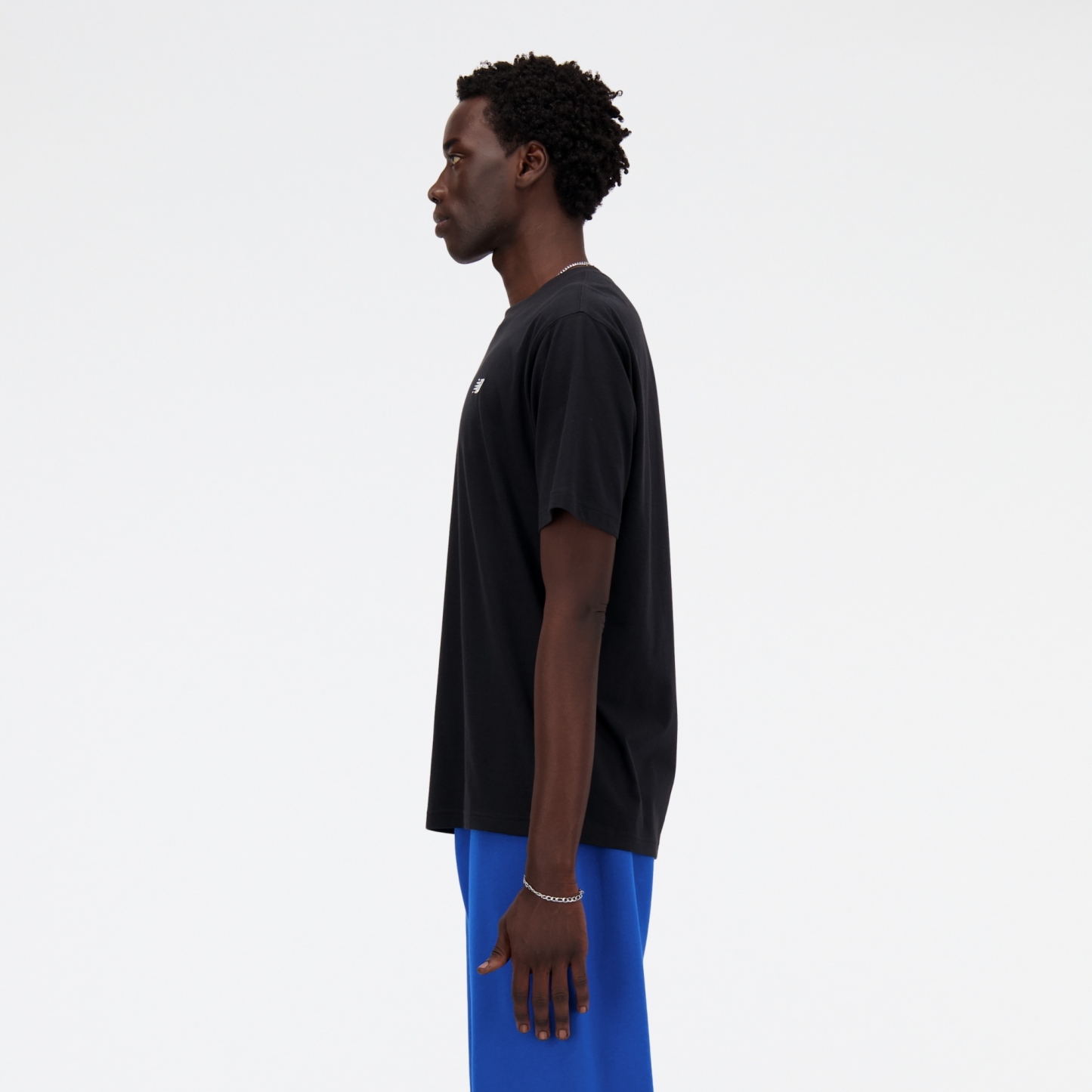 Mohamed is wearing size M and is 6'3"/190.5cm. Chest: 36.5"/92.7cm, Waist: 26.5"/67.3cm, Hips: 38.5"/97.8cm