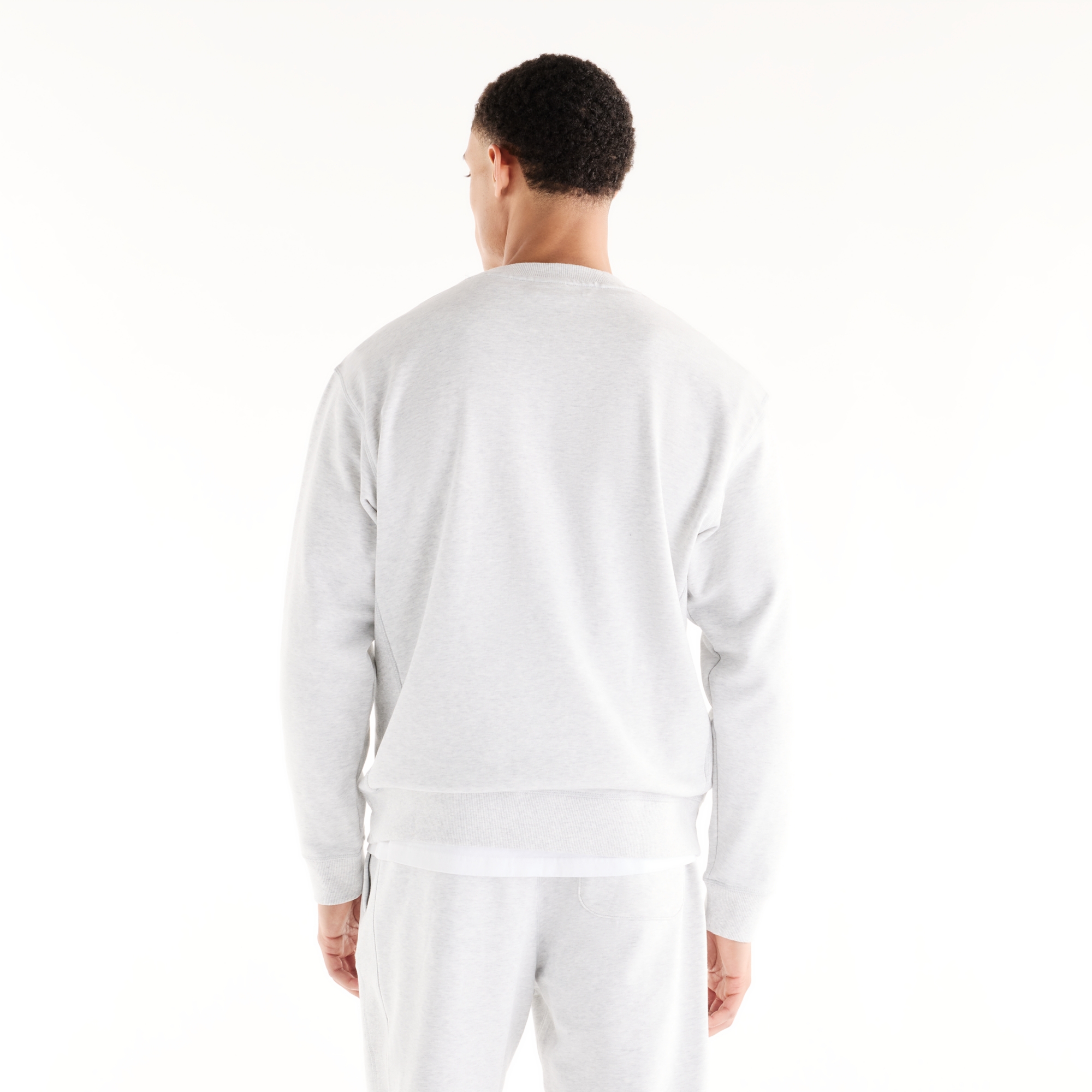 Tyler is wearing size M and is 6'/182.8cm. Chest: 36.25"/92cm, Waist: 29.5"/75cm, Hips: 37"/94cm