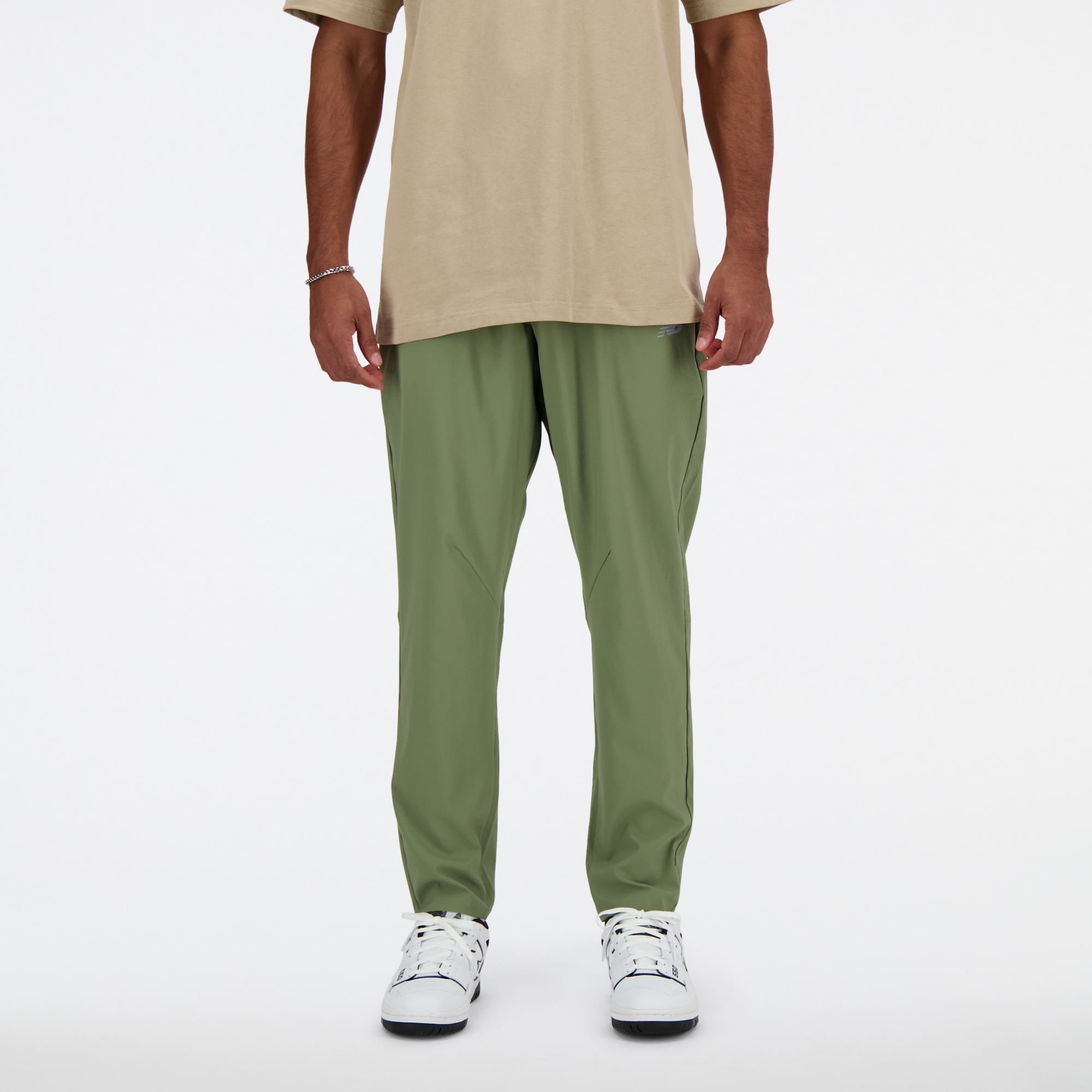 Pranav is wearing size M and is 6'/182.8cm. Waist: 30.5"/77.5cm