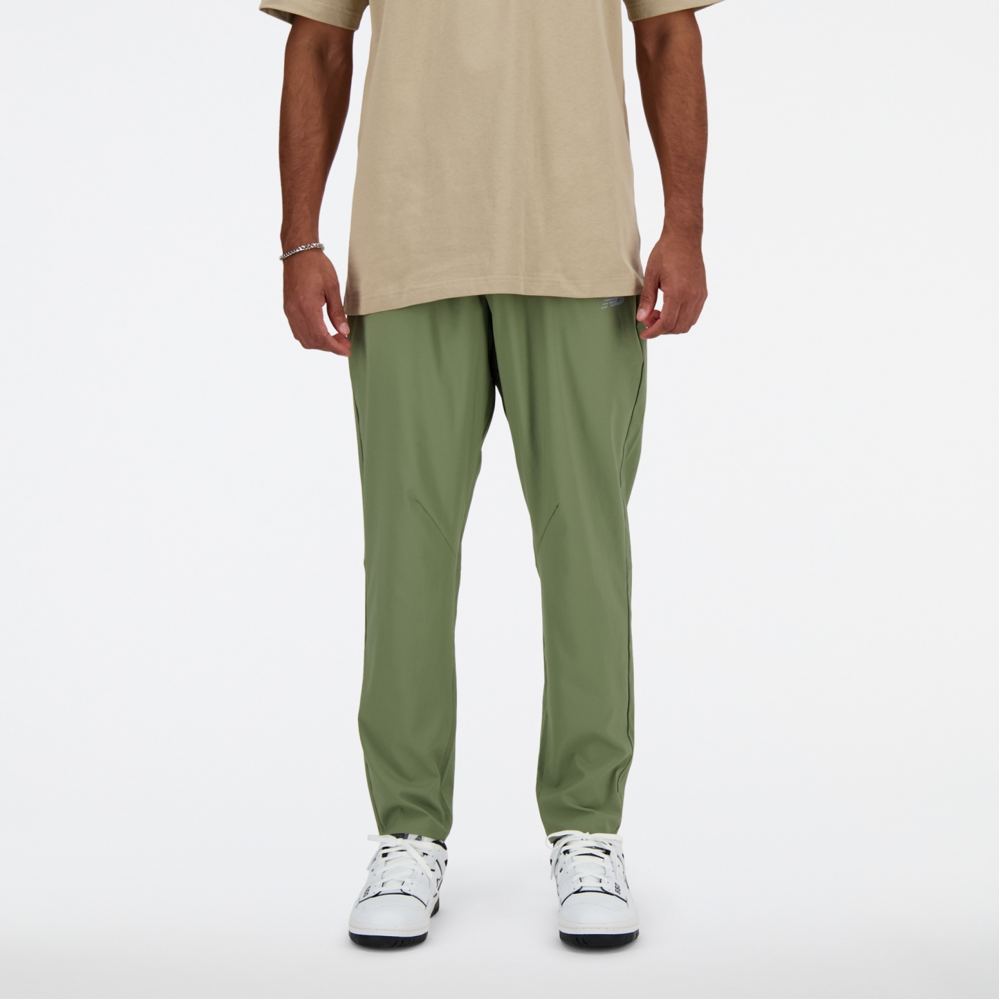 Pranav is wearing size M and is 6'/182.8cm. Waist: 30.5"/77.5cm