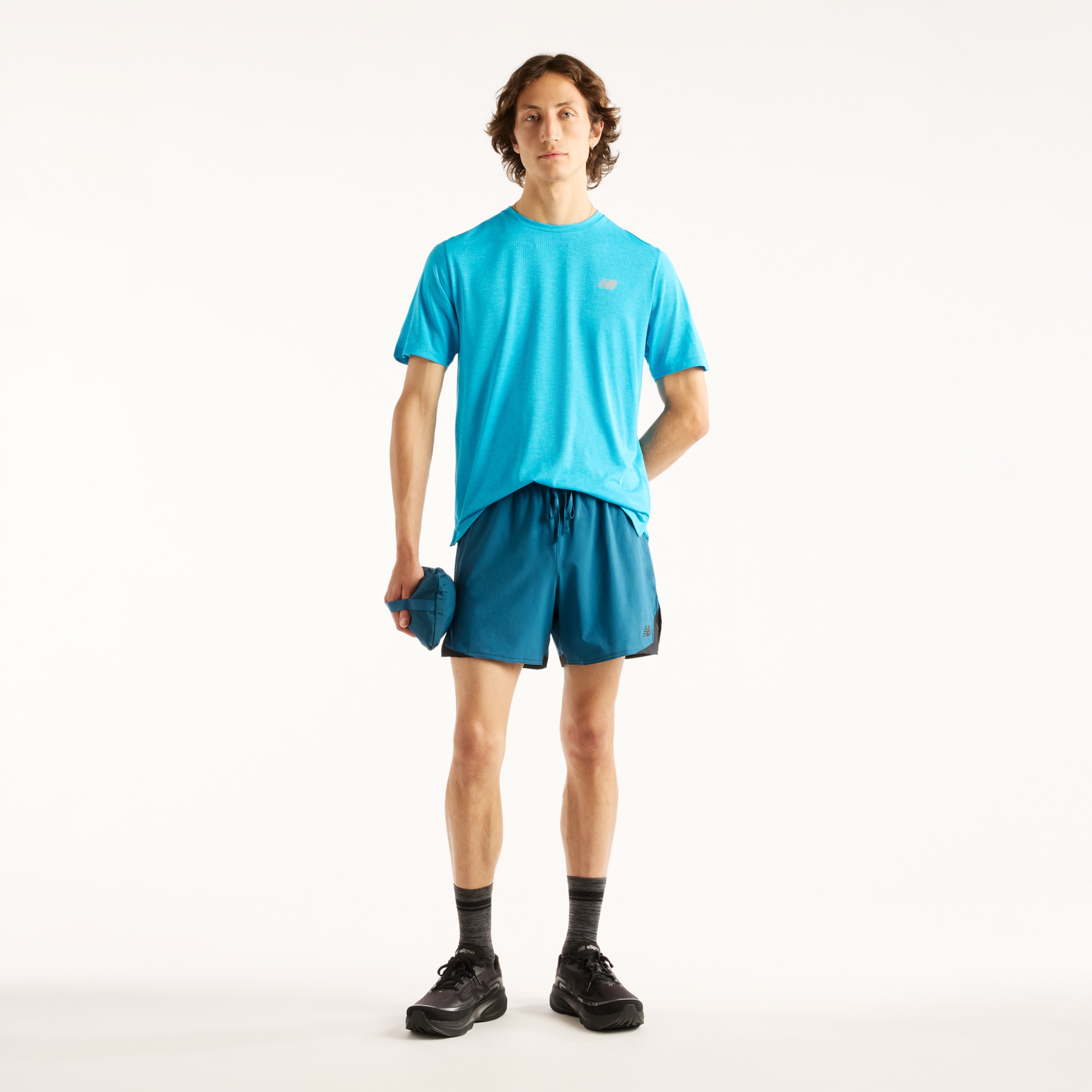 Felix is wearing size M and is 6'/183cm. Chest: 36.5"/93cm, Waist: 30.5"/78cm, Hips: 36.5"/93cm