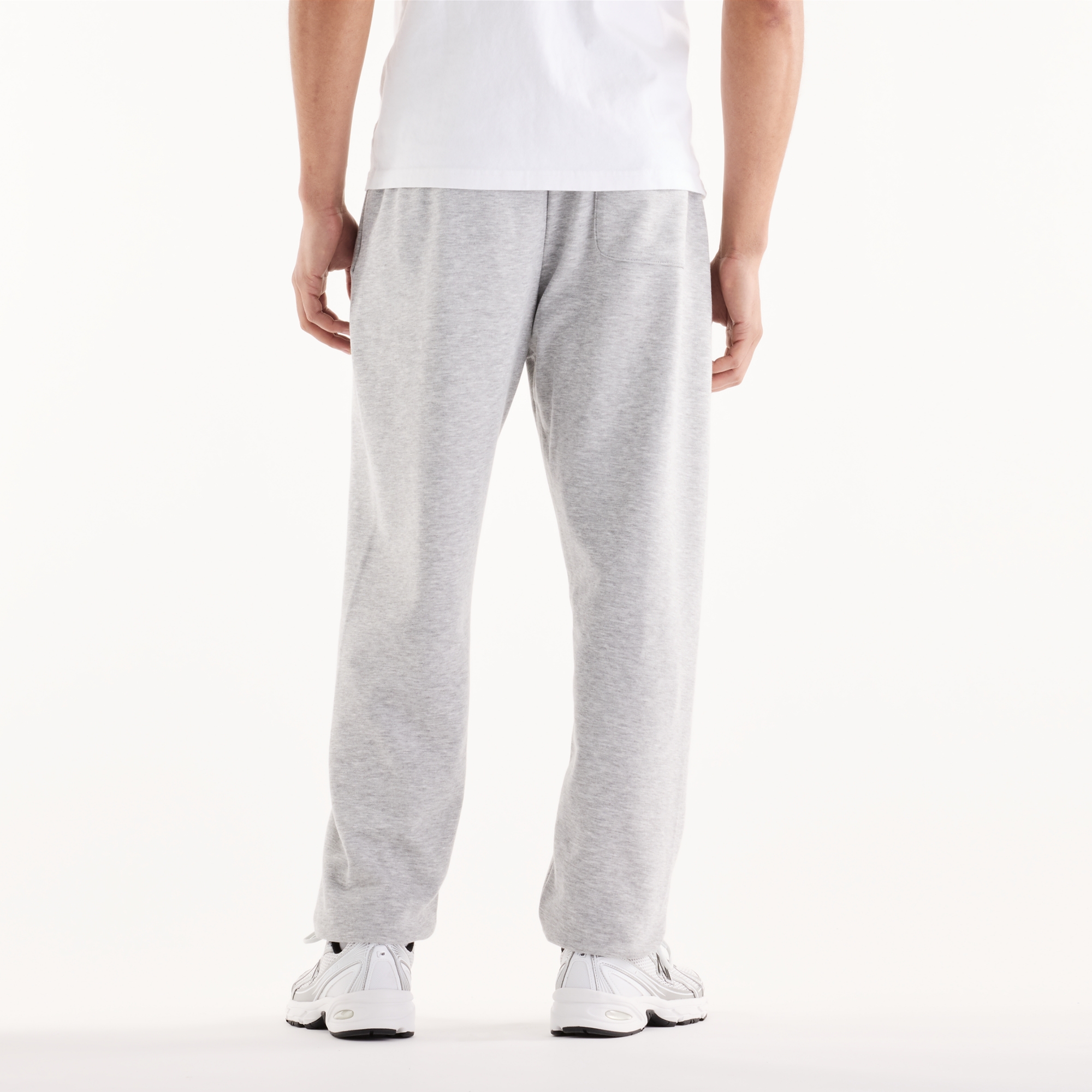 Pranav is wearing size M and is 6'/182.8cm. Waist: 30.5"/77.5cm