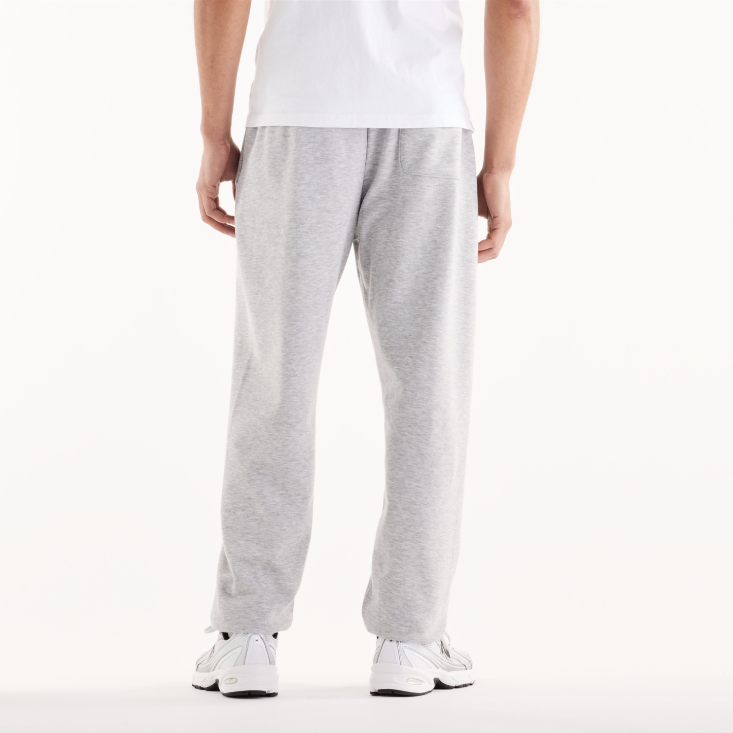 Pranav is wearing size M and is 6'/182.8cm. Waist: 30.5"/77.5cm