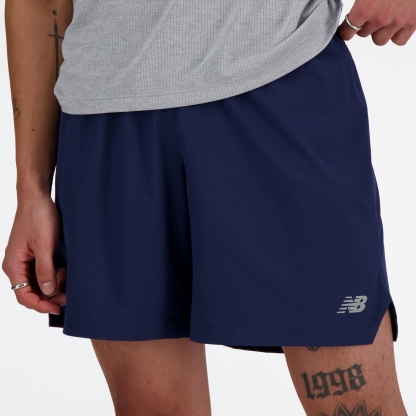 Sebastian is wearing size M and is 6'2"/188cm. Chest: 38.75"/98.4cm, Waist: 32"/81.3cm, Hips: 39"/99cm