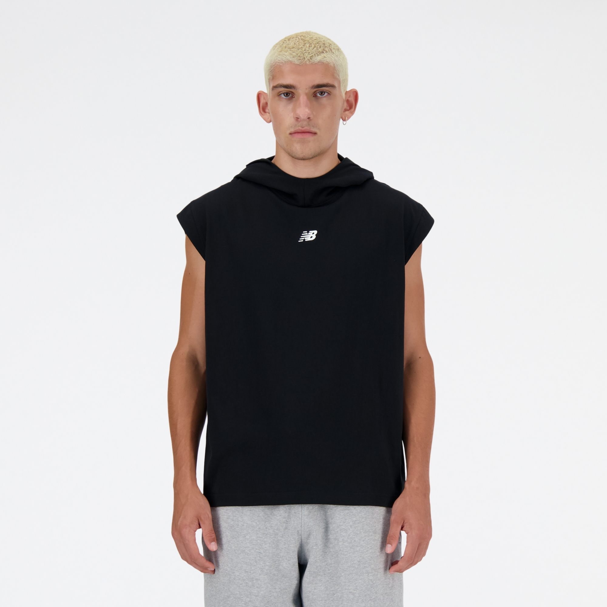 Sebastian is wearing size M and is 6'2";188cm. Chest: 38.75";98.4cm, Waist: 32";81.3cm, Hips: 39";99cm