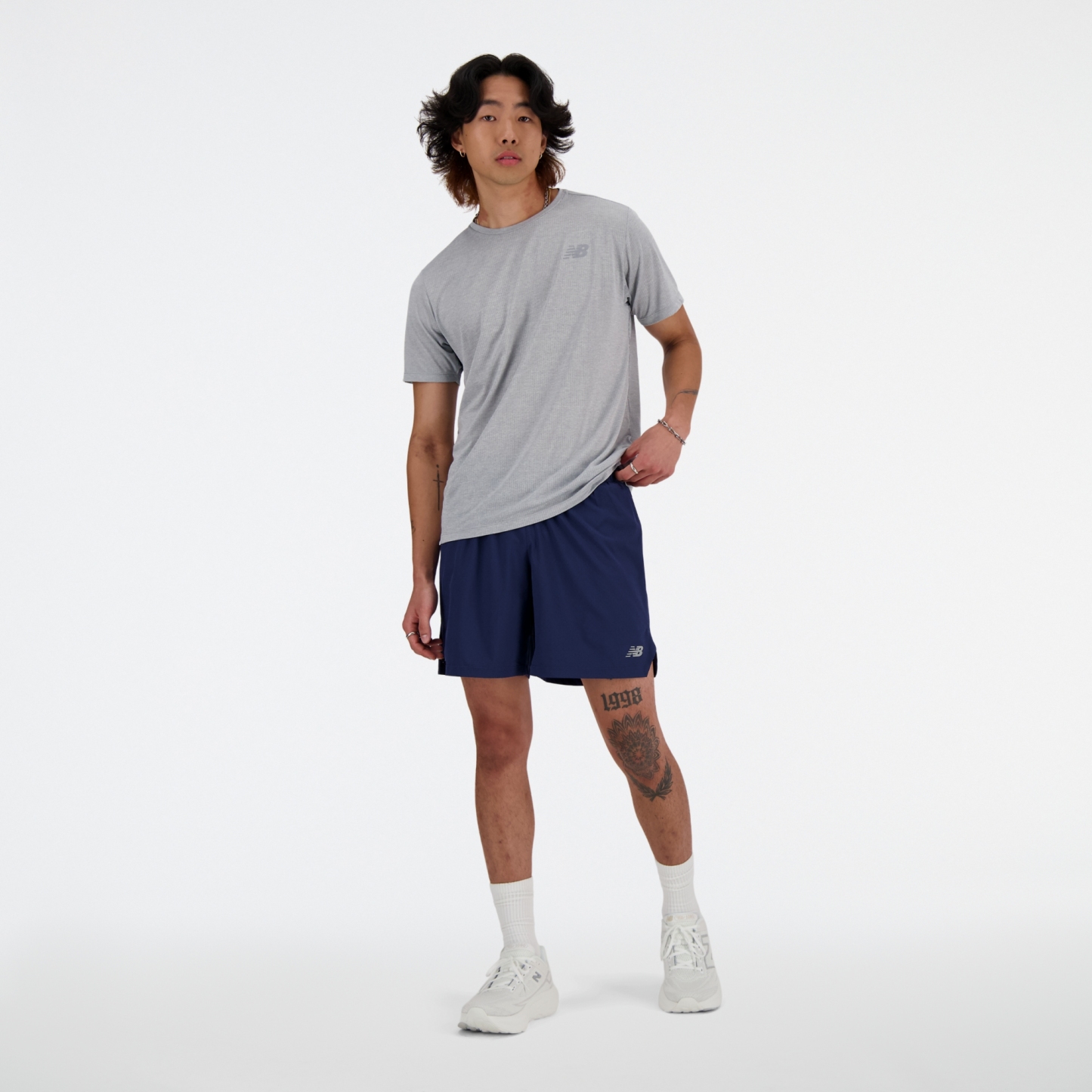 Sebastian is wearing size M and is 6'2"/188cm. Chest: 38.75"/98.4cm, Waist: 32"/81.3cm, Hips: 39"/99cm