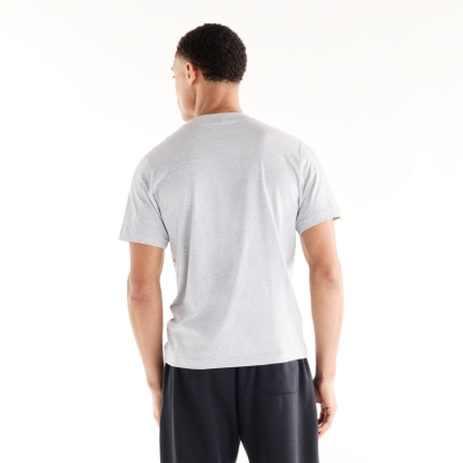 Sebastian is wearing size M and is 6'2"/188cm. Chest: 38.75"/98.4cm, Waist: 32"/81.3cm, Hips: 39"/99cm/99cm