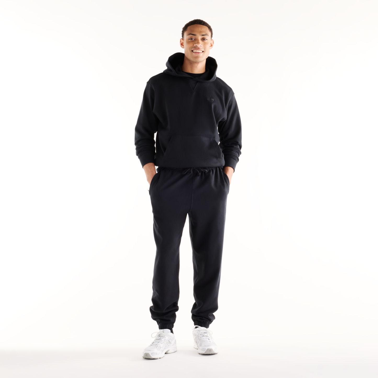 Sebastian is wearing size M and is 6'2"/188cm. Chest: 38.75"/98.4cm, Waist: 32"/81.3cm, Hips: 39"/99cm