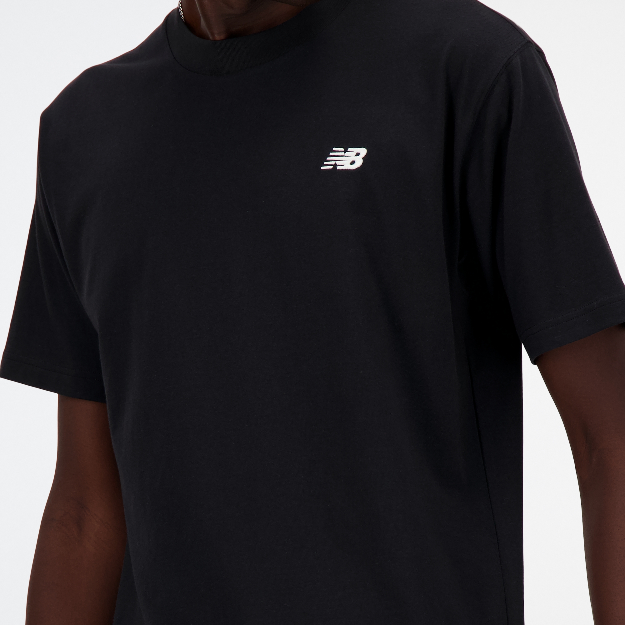Mohamed is wearing size M and is 6'3"/190.5cm. Chest: 36.5"/92.7cm, Waist: 26.5"/67.3cm, Hips: 38.5"/97.8cm