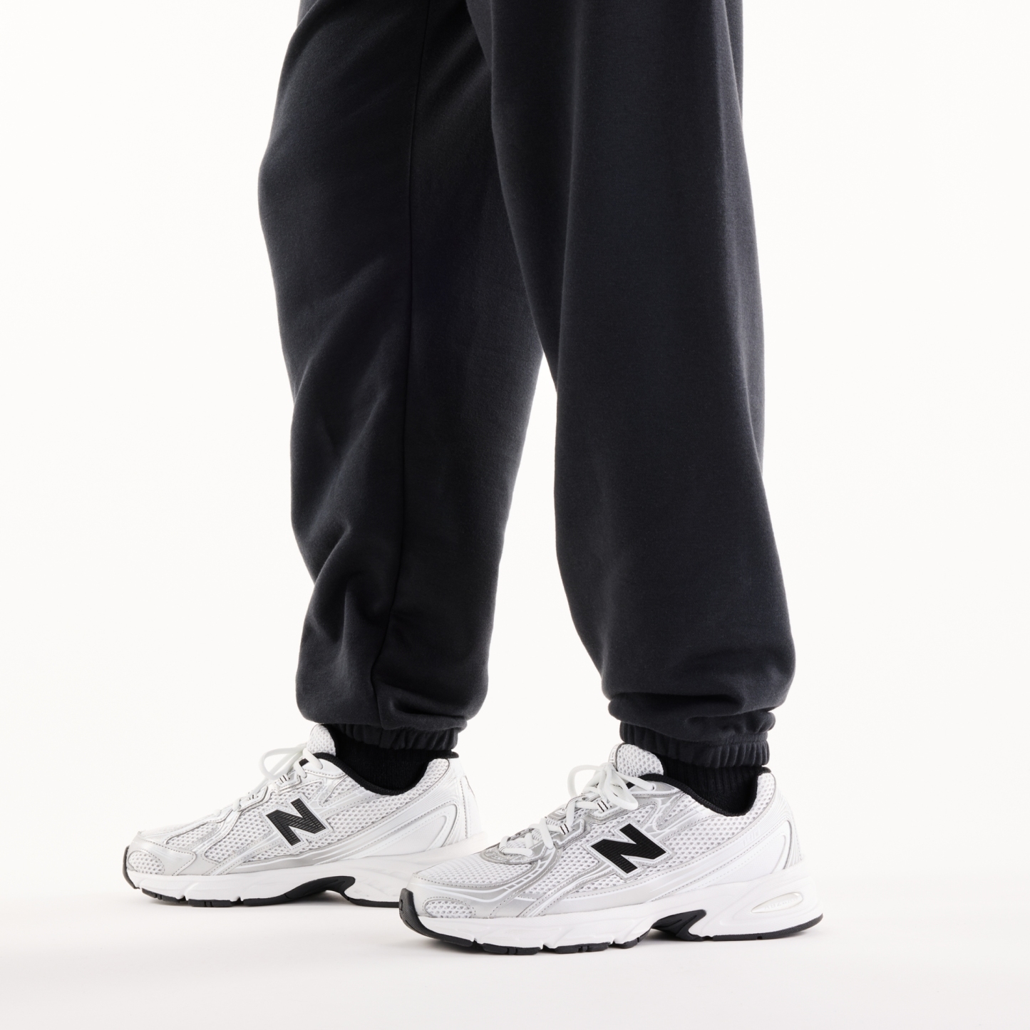 Tyler is wearing size M and is 6'/182.8cm. Chest: 36.25"/92cm, Waist: 29.5"/75cm, Hips: 37"/94cm