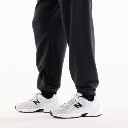 Tyler is wearing size M and is 6'/182.8cm. Chest: 36.25"/92cm, Waist: 29.5"/75cm, Hips: 37"/94cm