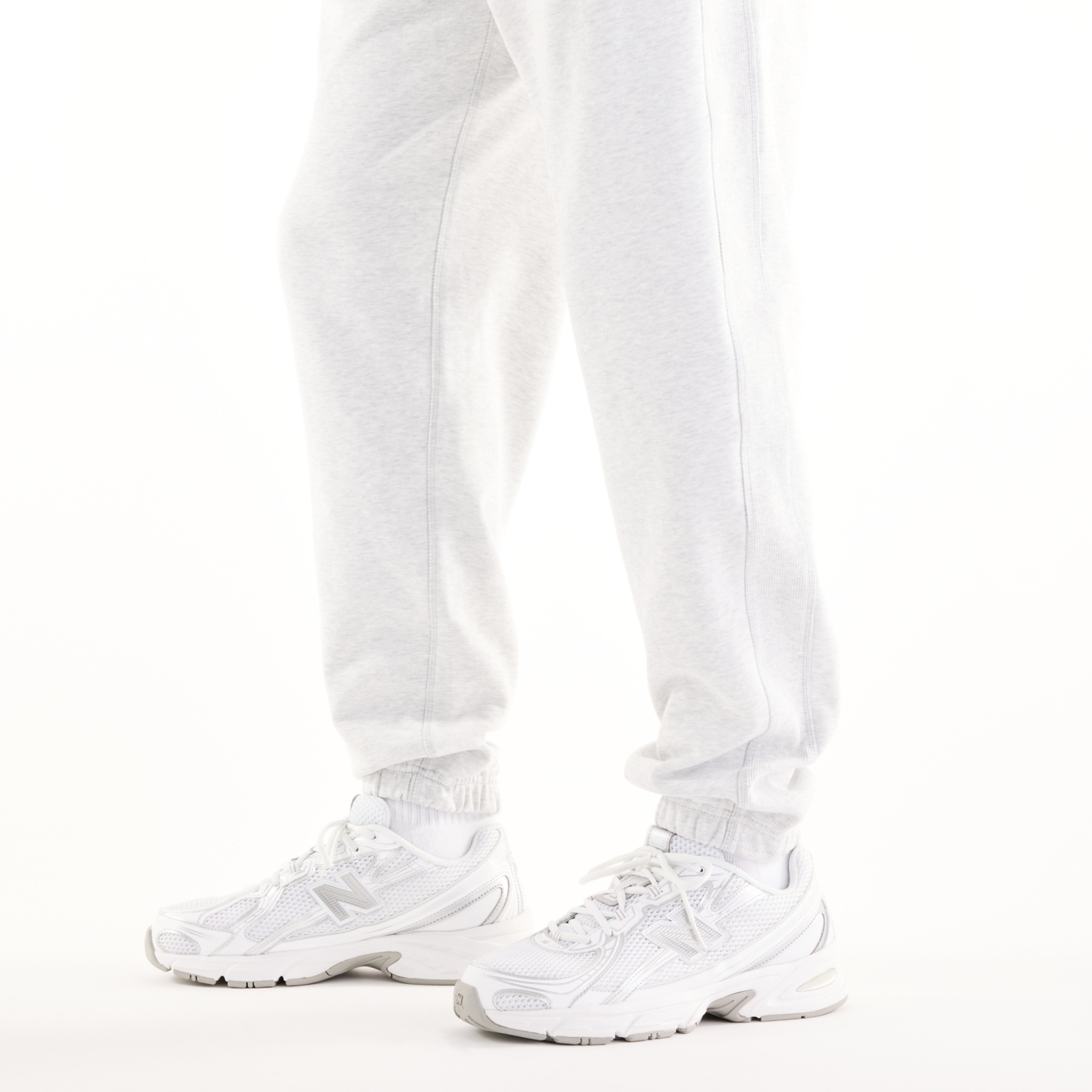 Sebastian is wearing size M and is 6'2"/188cm. Chest: 38.75"/98.4cm, Waist: 32"/81.3cm, Hips: 39"/99cm