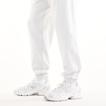 Sebastian is wearing size M and is 6'2"/188cm. Chest: 38.75"/98.4cm, Waist: 32"/81.3cm, Hips: 39"/99cm