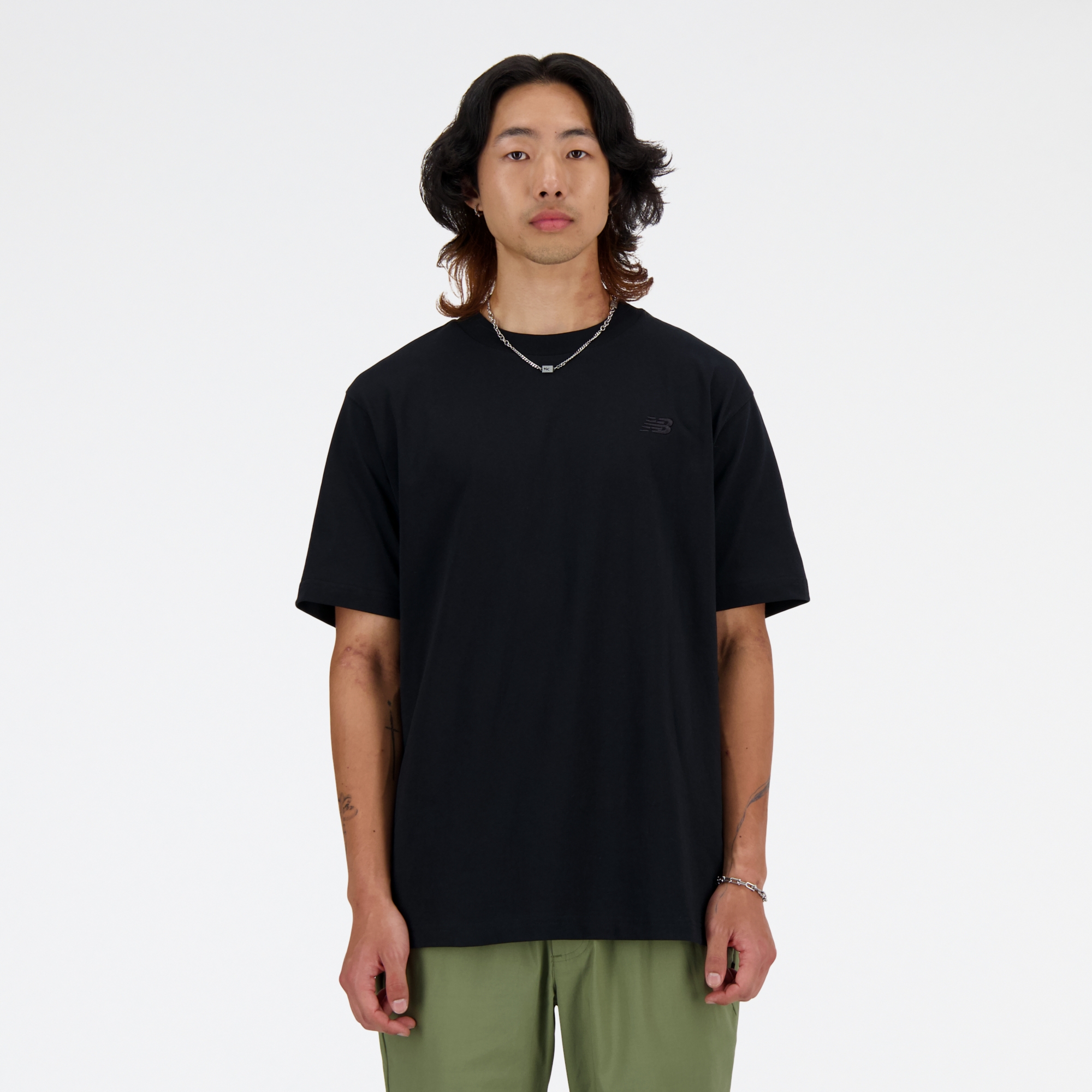 Tyler is wearing size M and is 6'/183cm. Chest: 36.25"/92cm, Waist: 29.5"/75cm, Hips: 37"/94cm