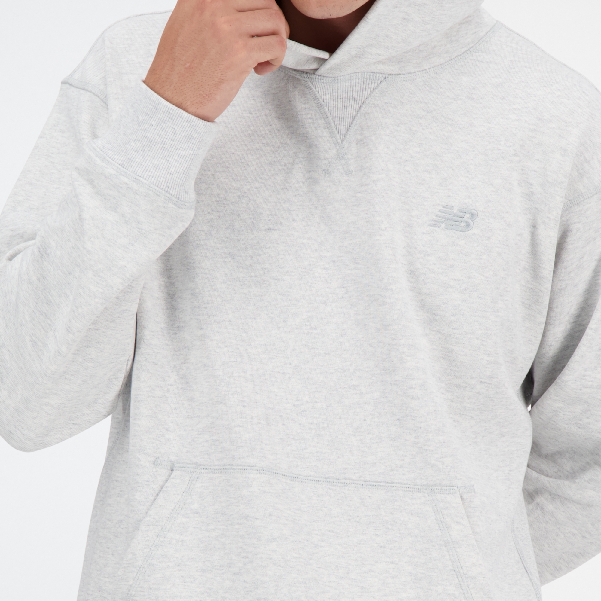 Sebastian is wearing size M and is 6'2"/188cm. Chest: 38.75"/98.4cm, Waist: 32"/81.3cm, Hips: 39"/99cm/99cm