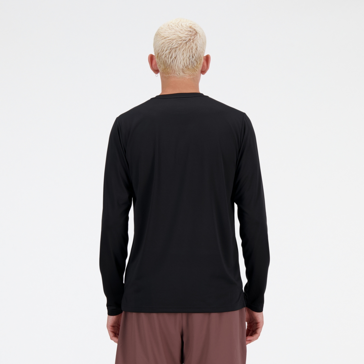 Sebastian is wearing size M and is 6'2"/188cm. Chest: 38.75"/98.4cm, Waist: 32"/81.3cm, Hips: 39"/99cm