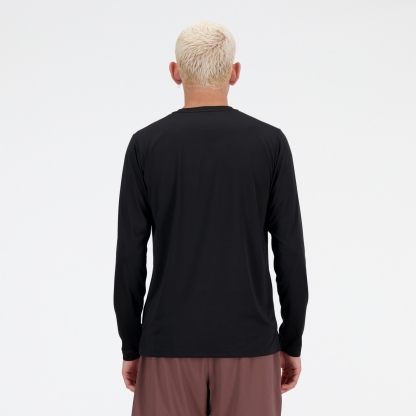 Sebastian is wearing size M and is 6'2"/188cm. Chest: 38.75"/98.4cm, Waist: 32"/81.3cm, Hips: 39"/99cm