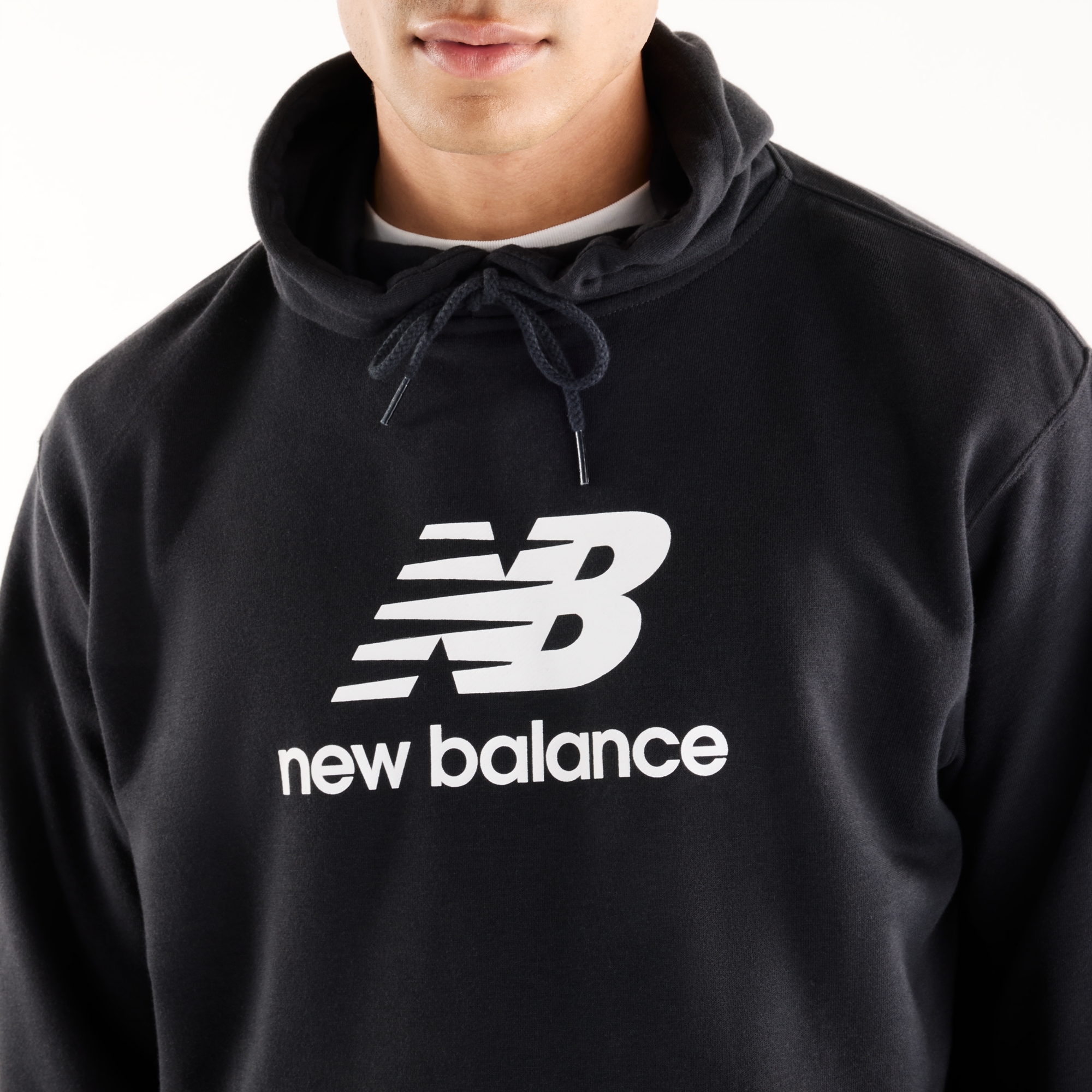 Ngawang is wearing size M and is 6'1.5"/187cm. Chest: 39.5"/100.3cm, Waist: 33"/84cm, Hips: 40"/102cm