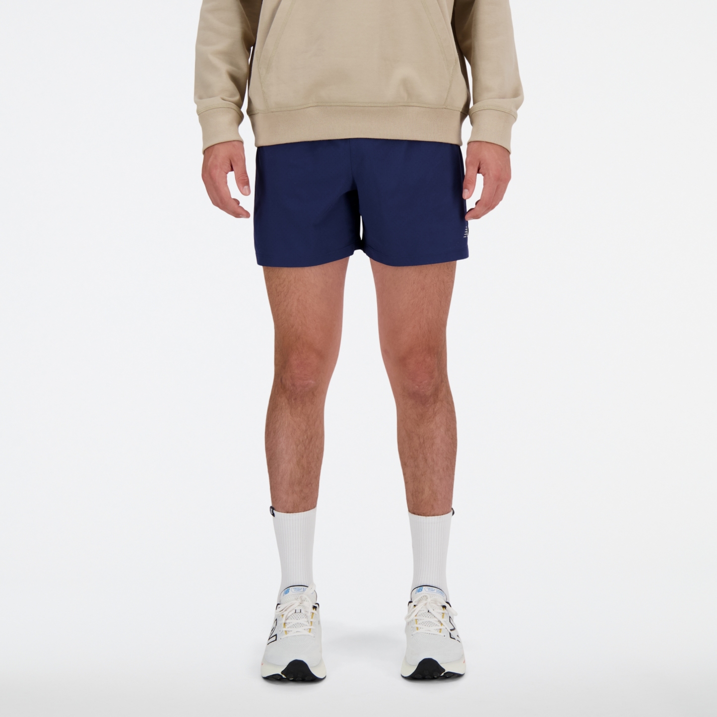 Sebastian is wearing size M and is 6'2"/188cm. Chest: 38.75"/98.4cm, Waist: 32"/81.3cm, Hips: 39"/99cm