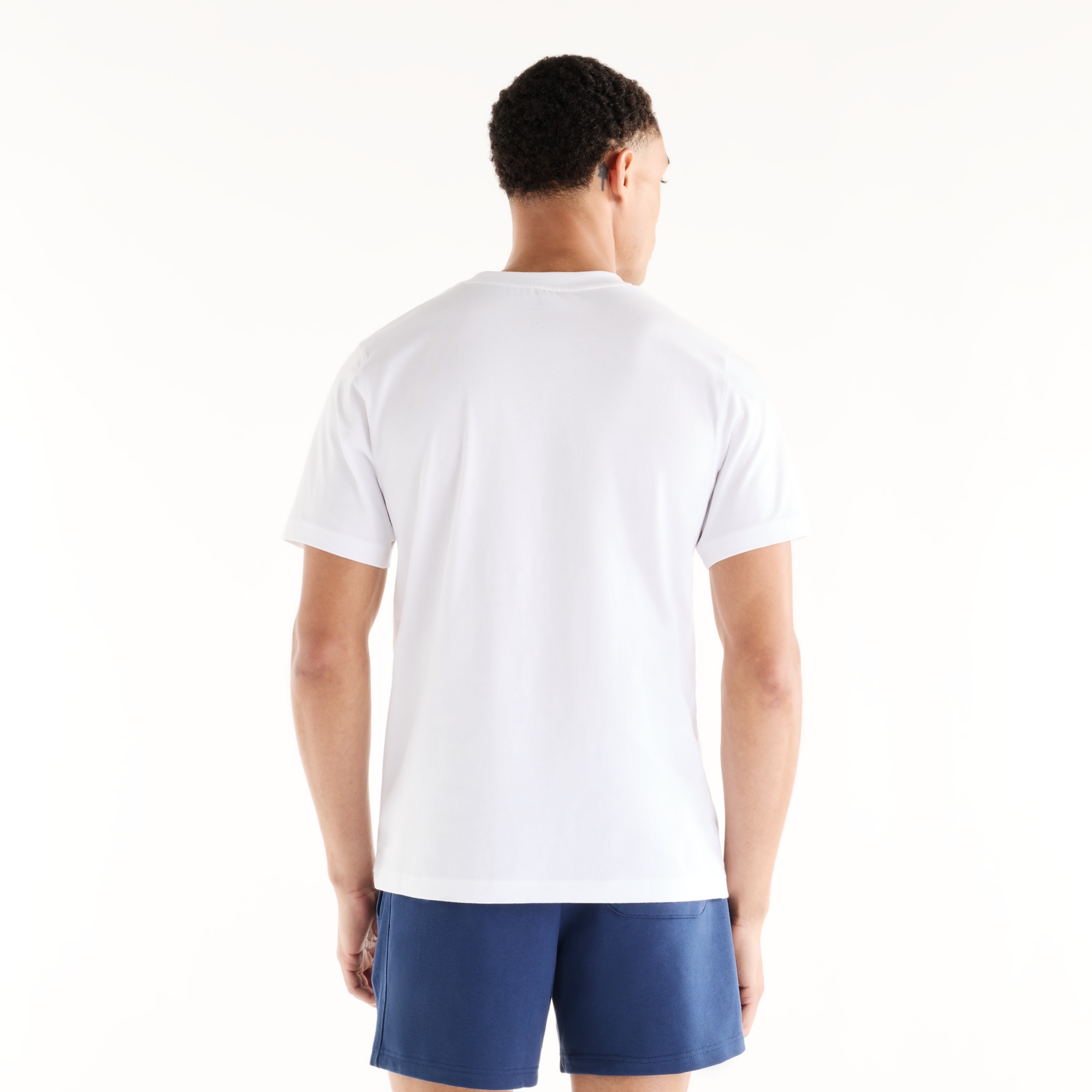 Ngawang is wearing size M and is 6'1.5"/187cm. Chest: 39.5"/100.3cm, Waist: 33"/83.8cm, Hips: 40"/101.6cm