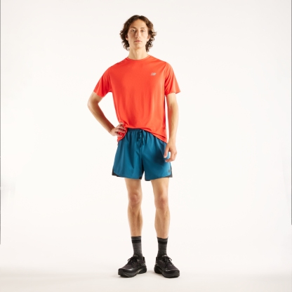 Felix is wearing size M and is 6'/183cm. Chest: 36.5"/93cm, Waist: 30.5"/78cm, Hips: 36.5"/93cm