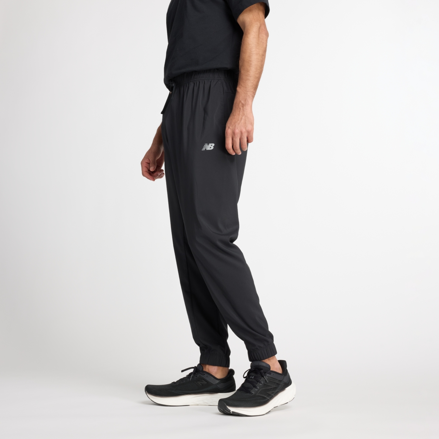 Ngawang is wearing size M and is 6'1.5"/187cm. Chest: 39.5"/100.3cm, Waist: 33"/83.8cm, Hips: 40"/101.6cm