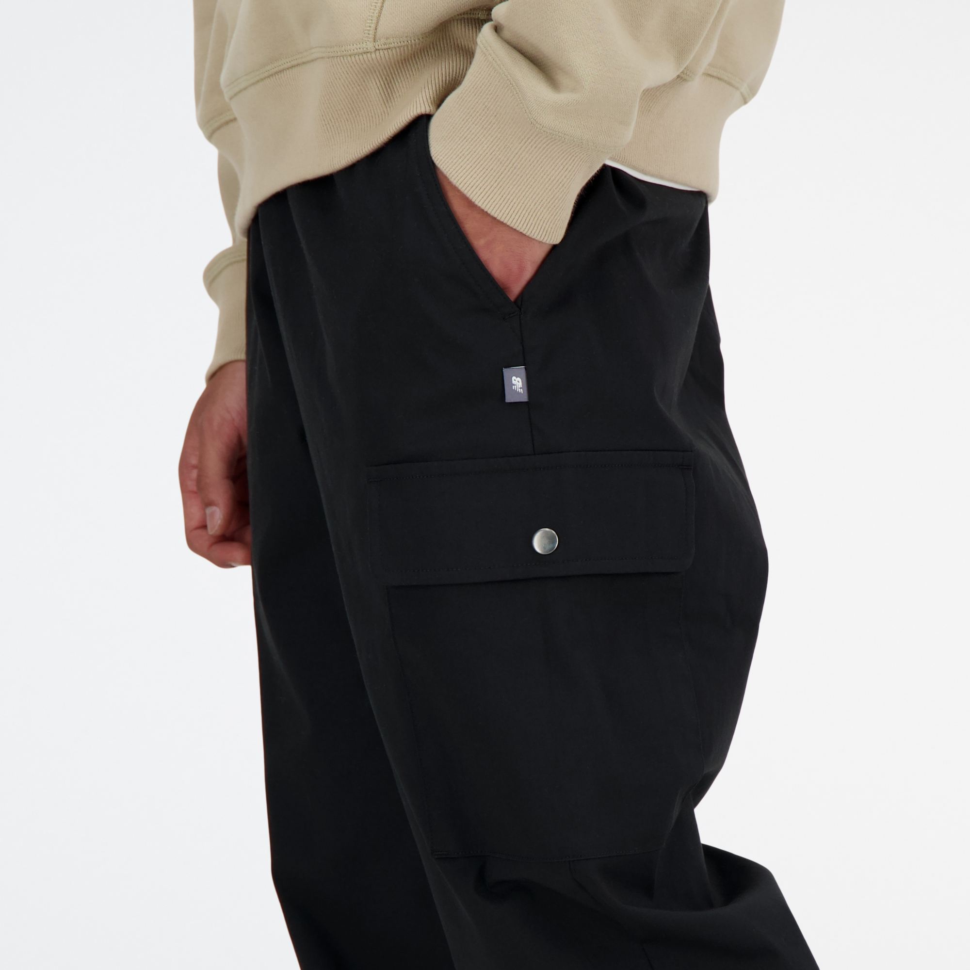 Tyler is wearing size M and is 6'/183cm. Chest: 36.25"/92cm, Waist: 29.5"/75cm, Hips: 37"/94cm