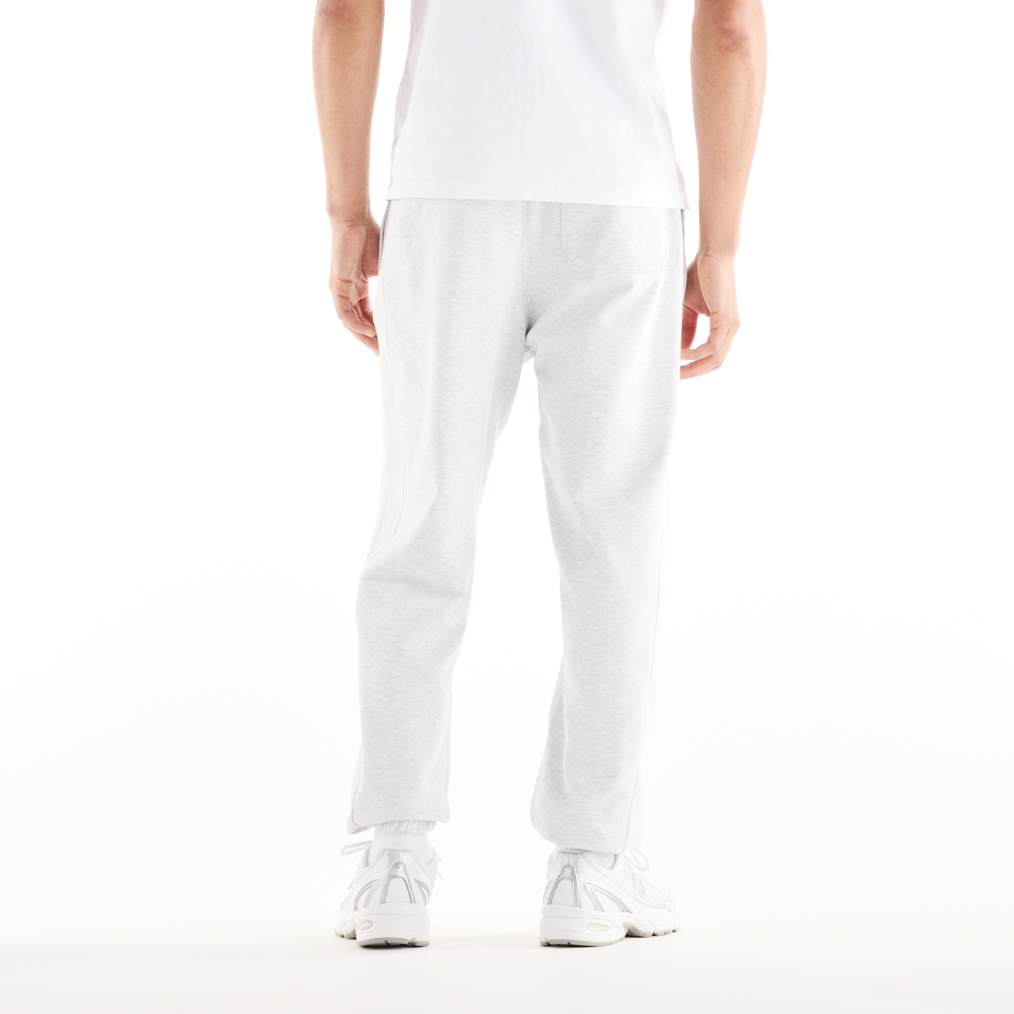 Sebastian is wearing size M and is 6'2"/188cm. Chest: 38.75"/98.4cm, Waist: 32"/81.3cm, Hips: 39"/99cm