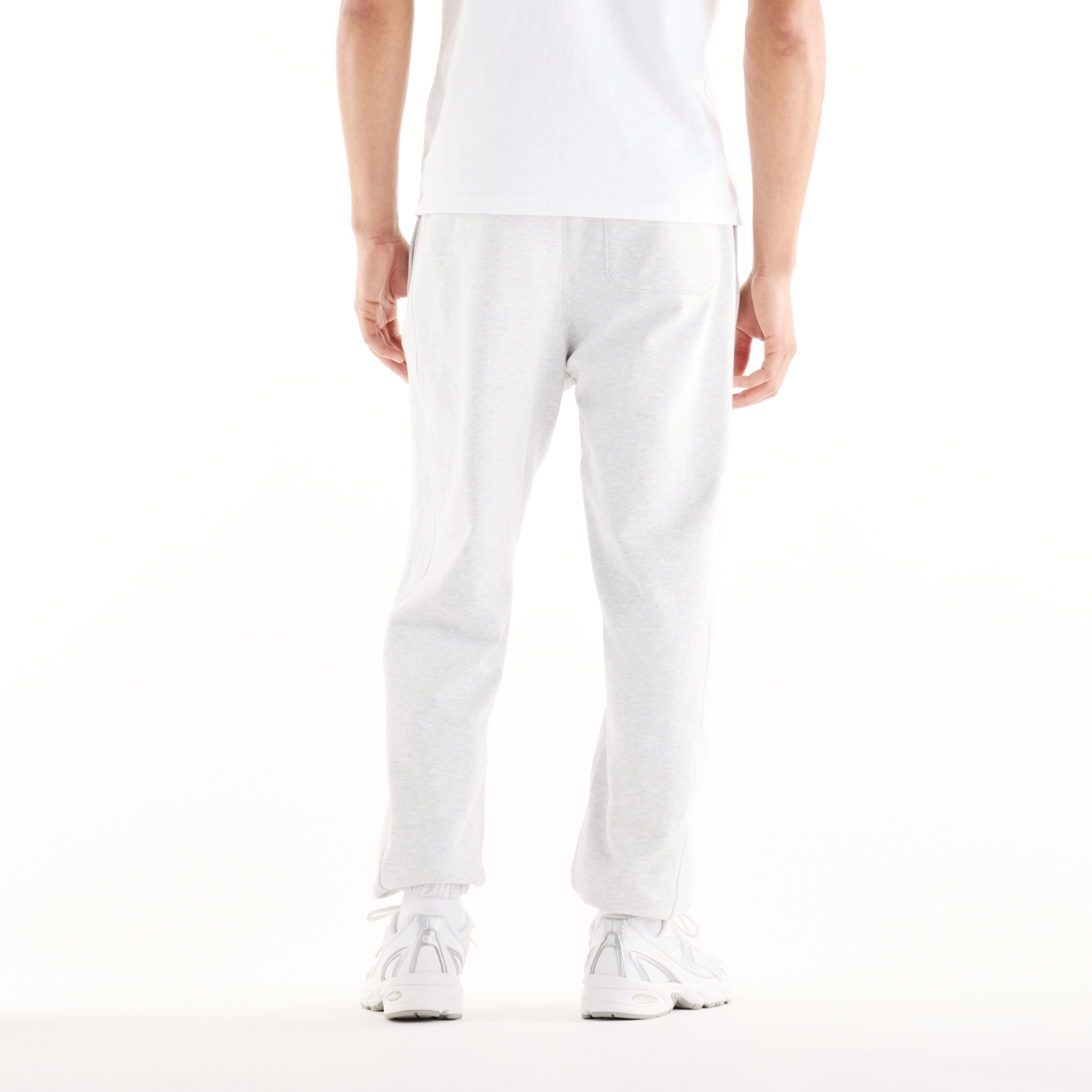Sebastian is wearing size M and is 6'2"/188cm. Chest: 38.75"/98.4cm, Waist: 32"/81.3cm, Hips: 39"/99cm