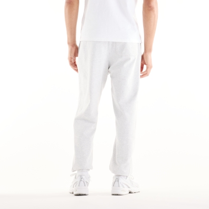 Sebastian is wearing size M and is 6'2"/188cm. Chest: 38.75"/98.4cm, Waist: 32"/81.3cm, Hips: 39"/99cm