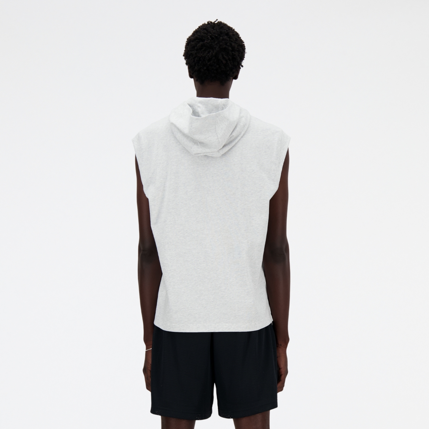 Mohamed is wearing size M and is 6'3"/190.5cm. Chest: 36.5"/92.7cm, Waist: 26.5"/67.3cm, Hips: 38.5"/97.8cm