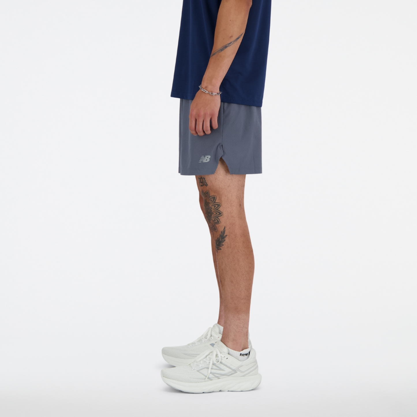 Tyler is wearing size M and is 6'/182.8cm. Chest: 36.25"/92cm, Waist: 29.5"/75cm, Hips: 37"/94cm