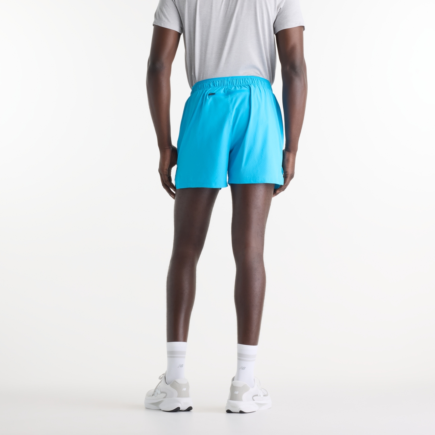 Hella is wearing size M and is 6'2"/188cm. Chest: 37"/94cm, Waist: 30"/76cm