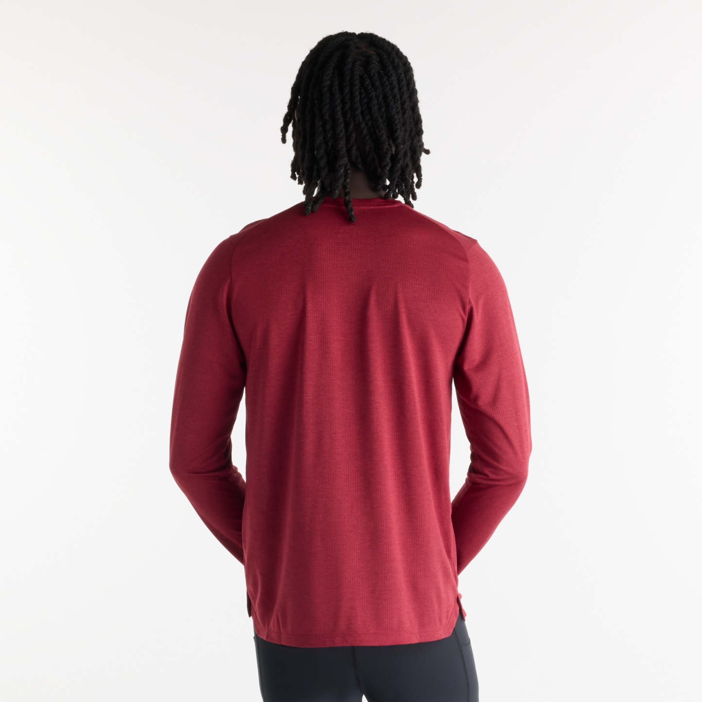 Hella is wearing size M and is 6'2"/188cm. Chest: 37"/94cm, Waist: 30"/76cm