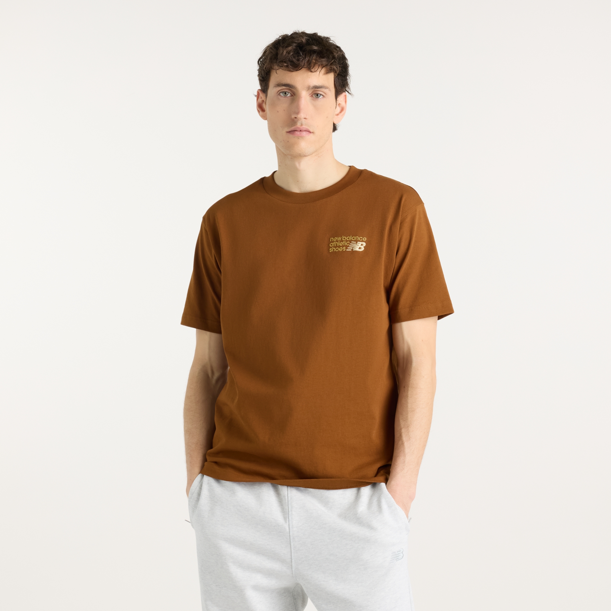 New Balance Athletics プレミアムロゴスウェットショートスリーブTシャツ, MT41908BFT